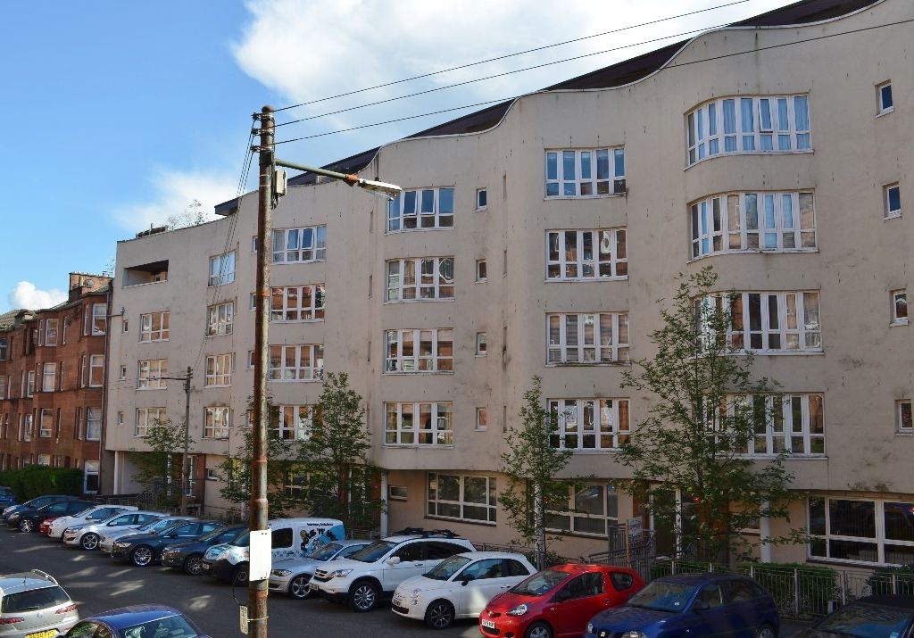 2 bed flat to rent in Trefoil Avenue, Shawlands, Glasgow G41, £1,200