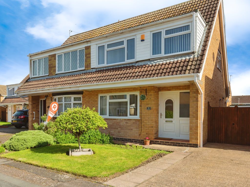 3 bed semidetached house for sale in Watts Close, Leicester
