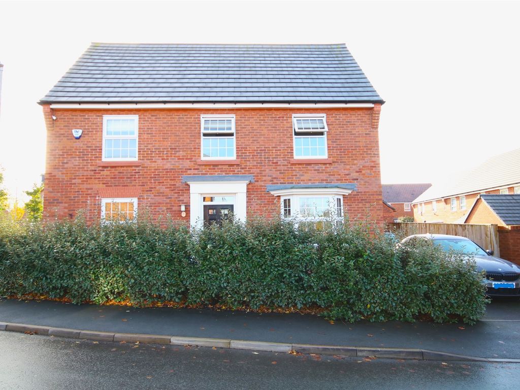 4 bed detached house to rent in Heather Drive, Wilmslow SK9, £2,750 pcm