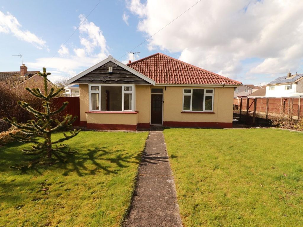 3 bed detached bungalow for sale in Badminton Road, Coalpit Heath