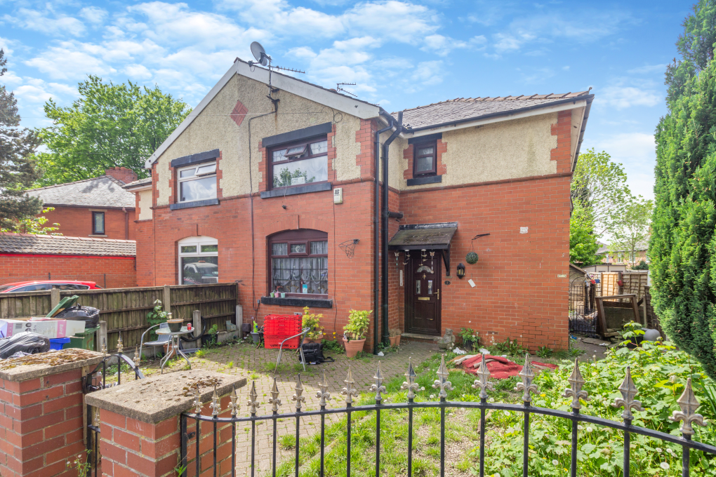 3 bed semidetached house for sale in Laburnum Avenue, AshtonUnder