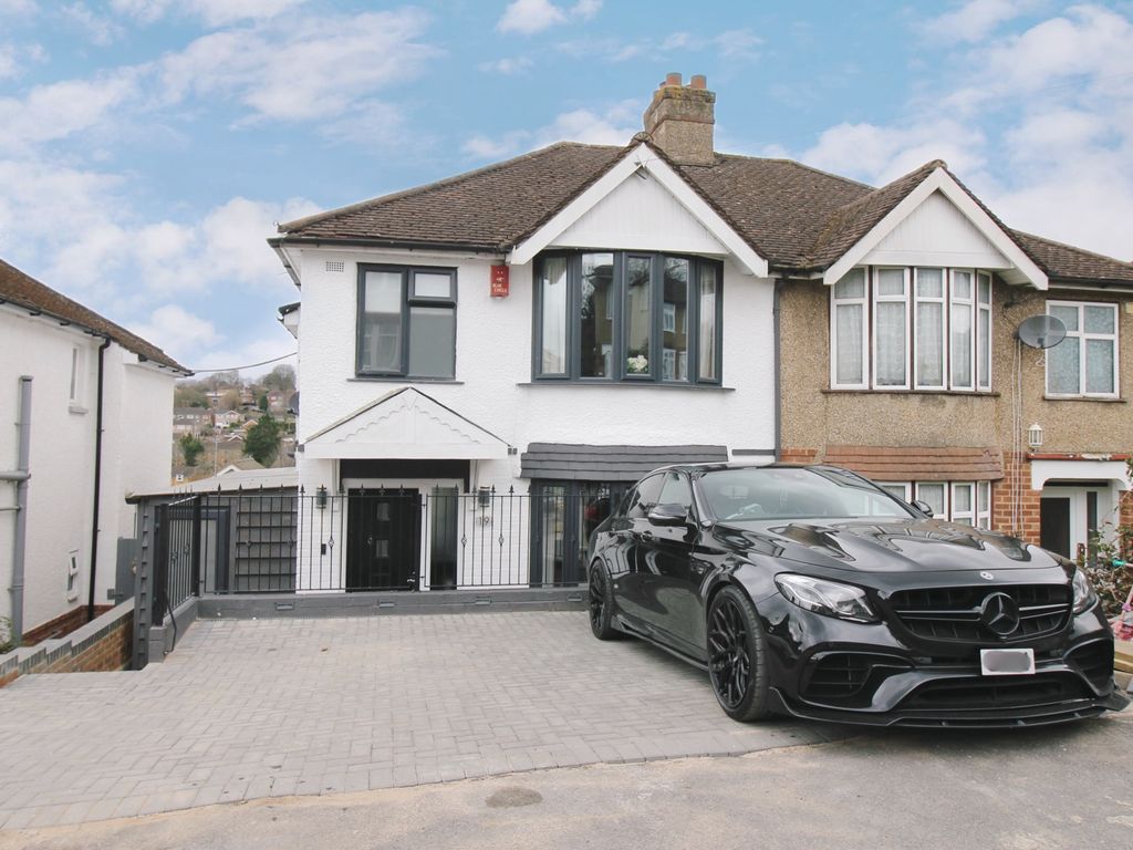 3 bed semidetached house for sale in Colborne Road, High HP13