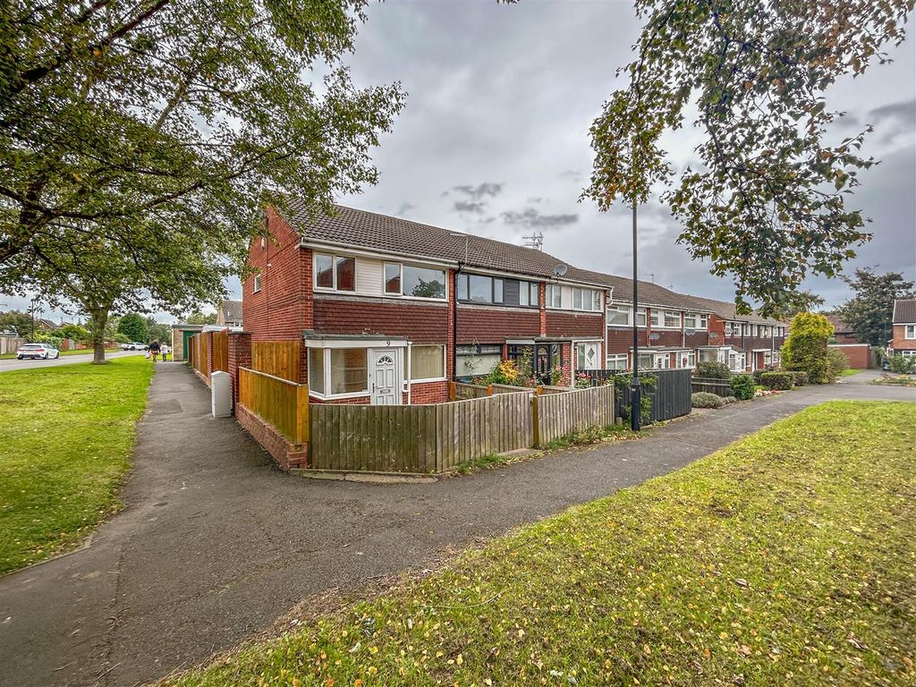 3 bed end terrace house to rent in Englefield Close, Kingston Park