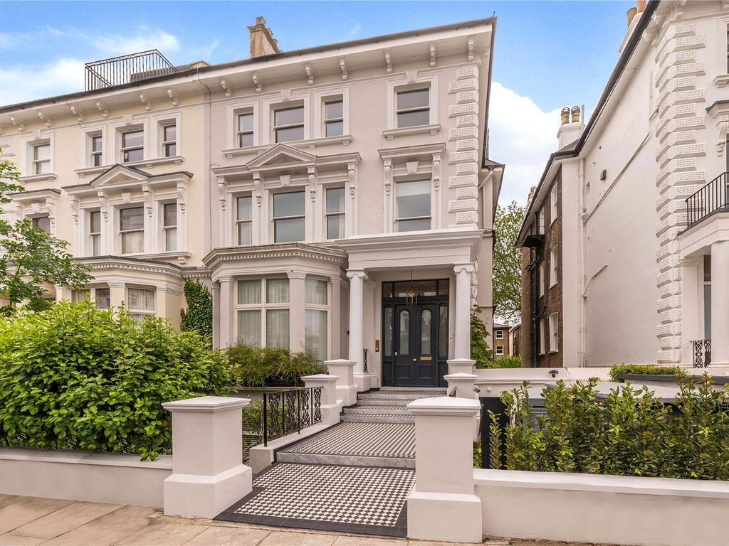 3 bed flat for sale in Belsize Park Gardens, London NW3, £1,750,000