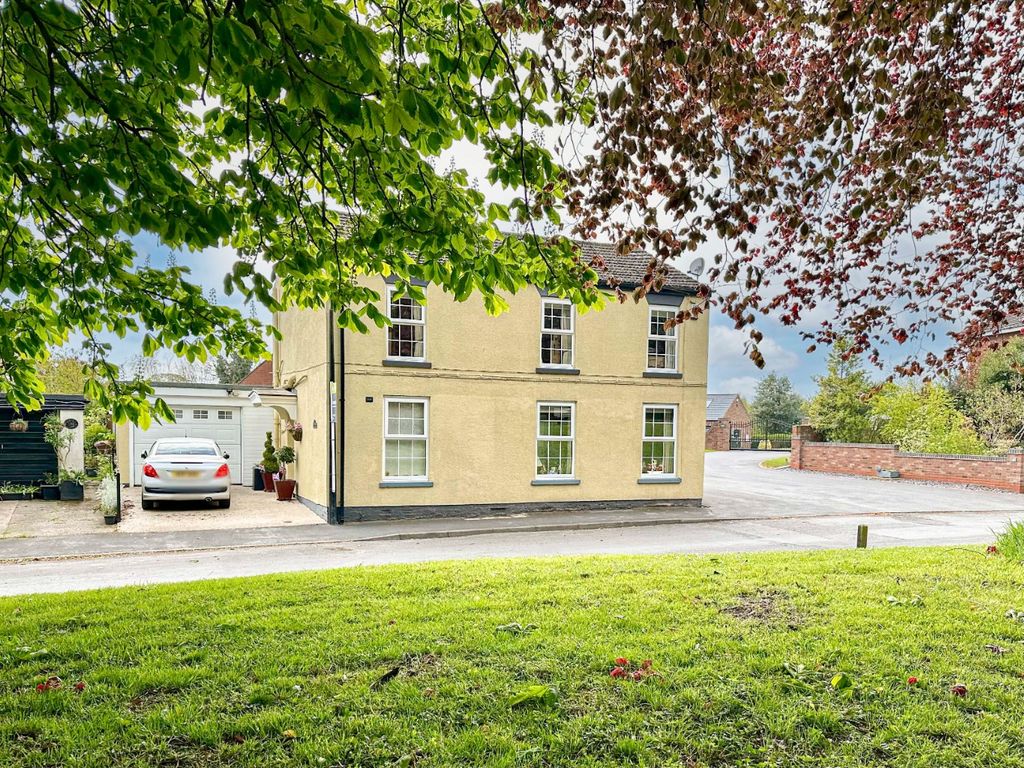 3 bed detached house for sale in Top Road, Worlaby, Brigg, Lincolnshire