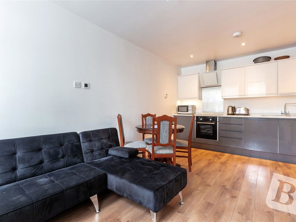2 bed flat for sale in Mercury Gardens, Romford RM1 Zoopla