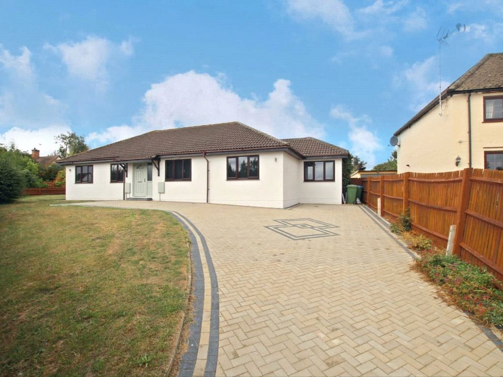 4 bed bungalow to rent in Drayton Road, Newton Longville, Buckinghamshire MK17 Zoopla