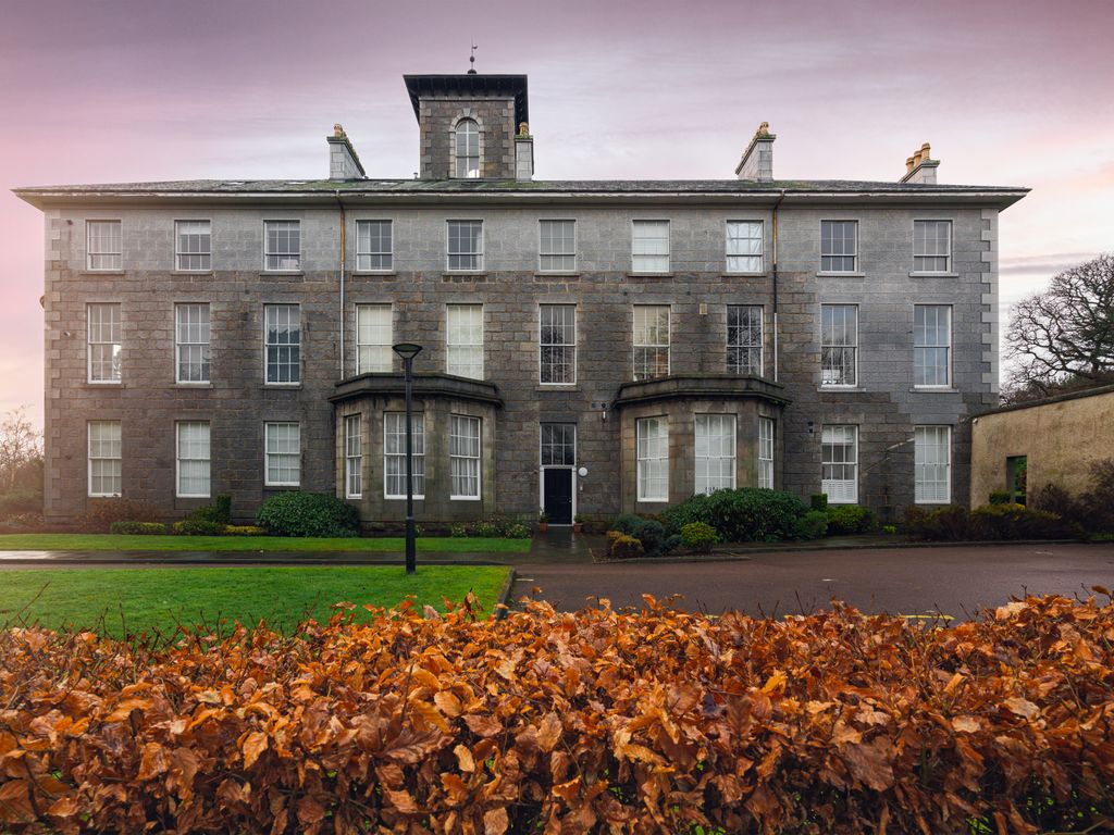 3 bed flat to rent in Shaw Crescent, Aberdeen AB25, £1,700 pcm Zoopla