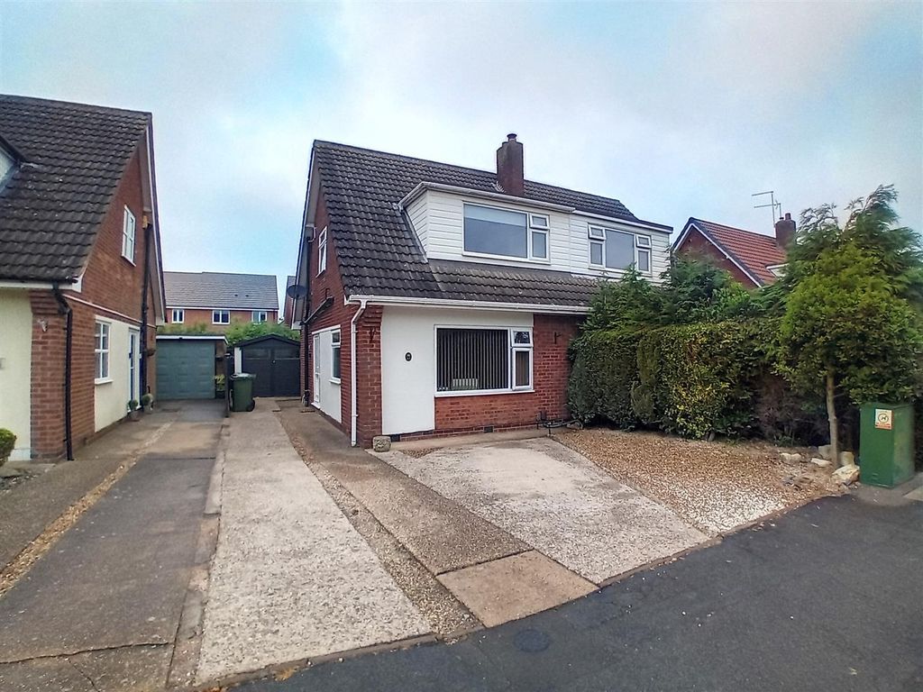 3 bed semidetached house for sale in Severn Road, Bulkington, Bedworth