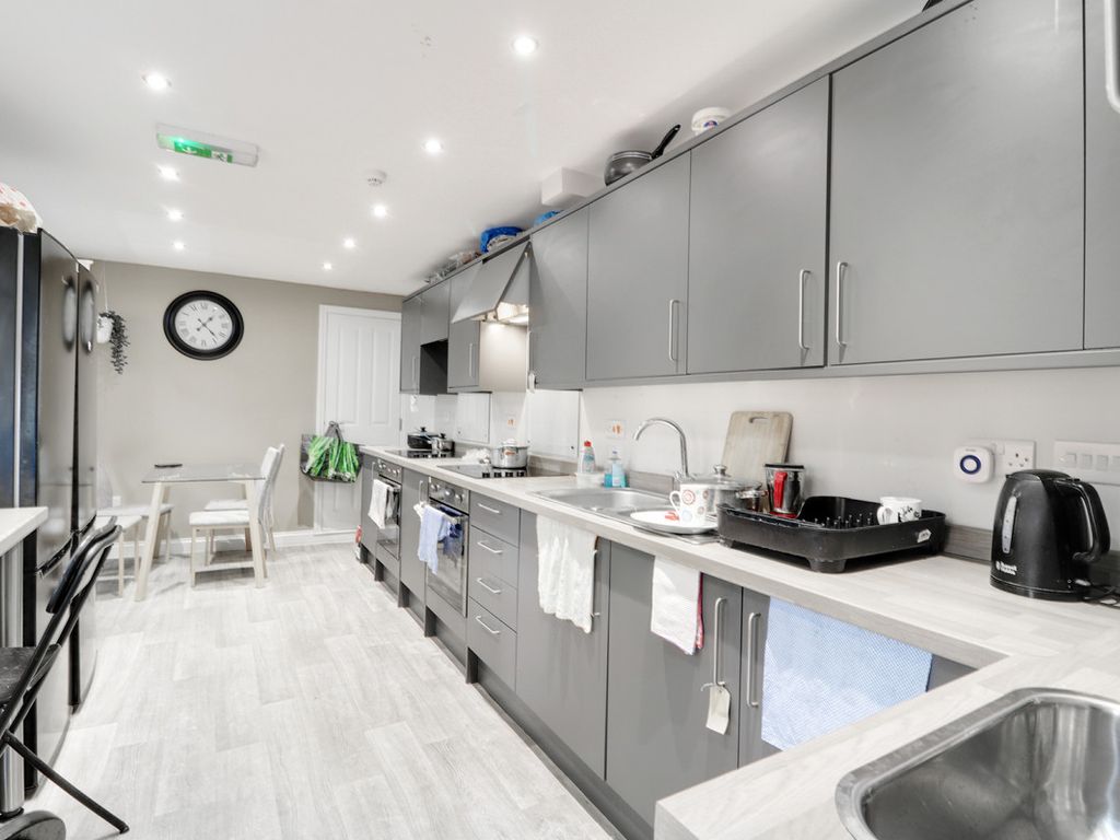 Room to rent in Cardigan Street, Luton LU1, £680 pcm Zoopla