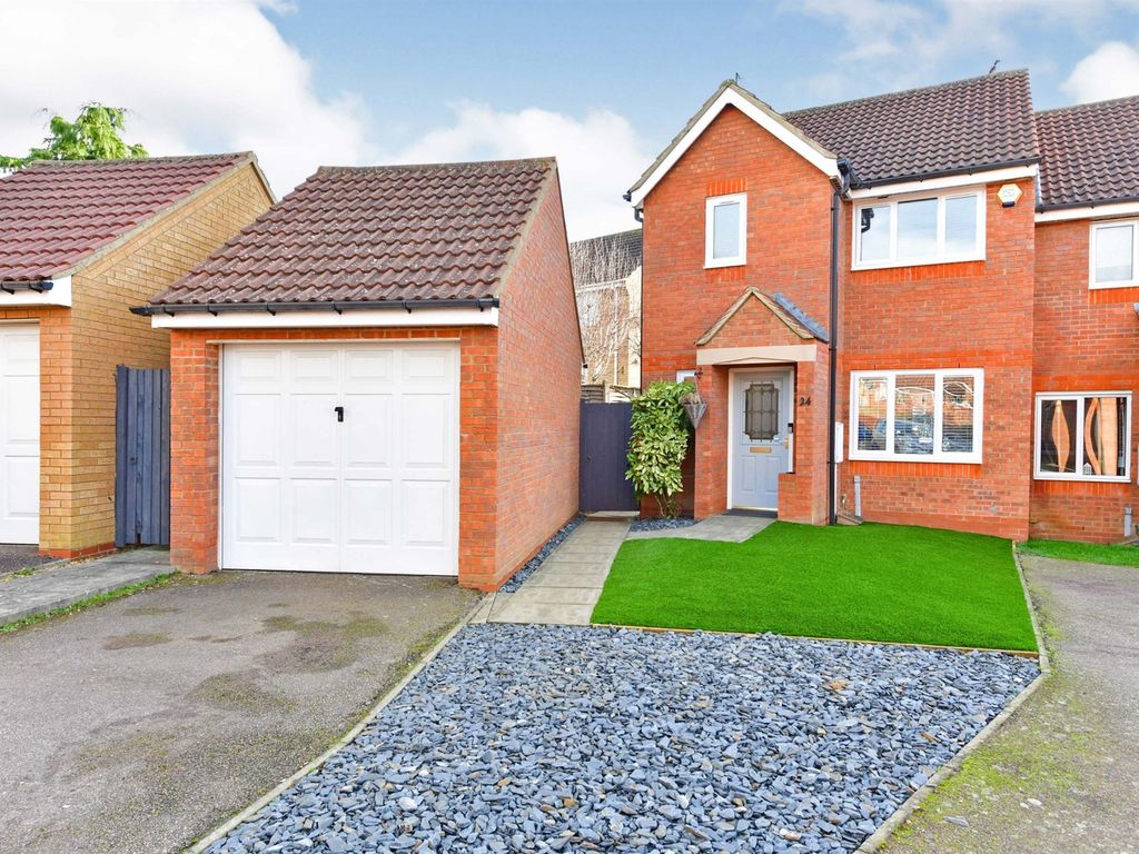 3 bed end terrace house for sale in Farmers Close, Wootton, Northampton