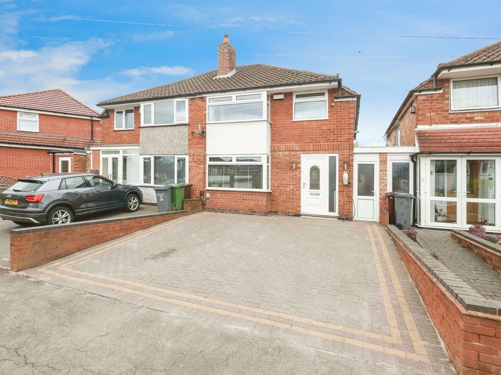 3 bed semidetached house for sale in Quinton Close, Solihull B92, £