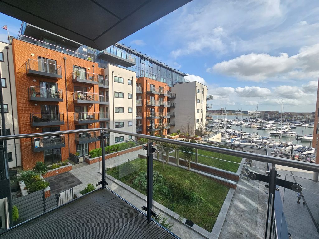 2 bed flat to rent in Ocean Way, Ocean Village, Southampton SO14, £1,600 pcm Zoopla
