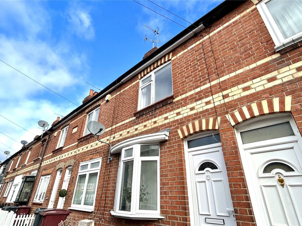2 bed terraced house for sale in Wykeham Road, Reading, Berkshire RG6