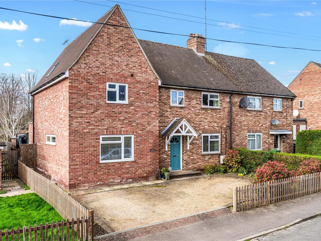 4 bed semidetached house for sale in Rivey Way, Linton, Cambridgeshire