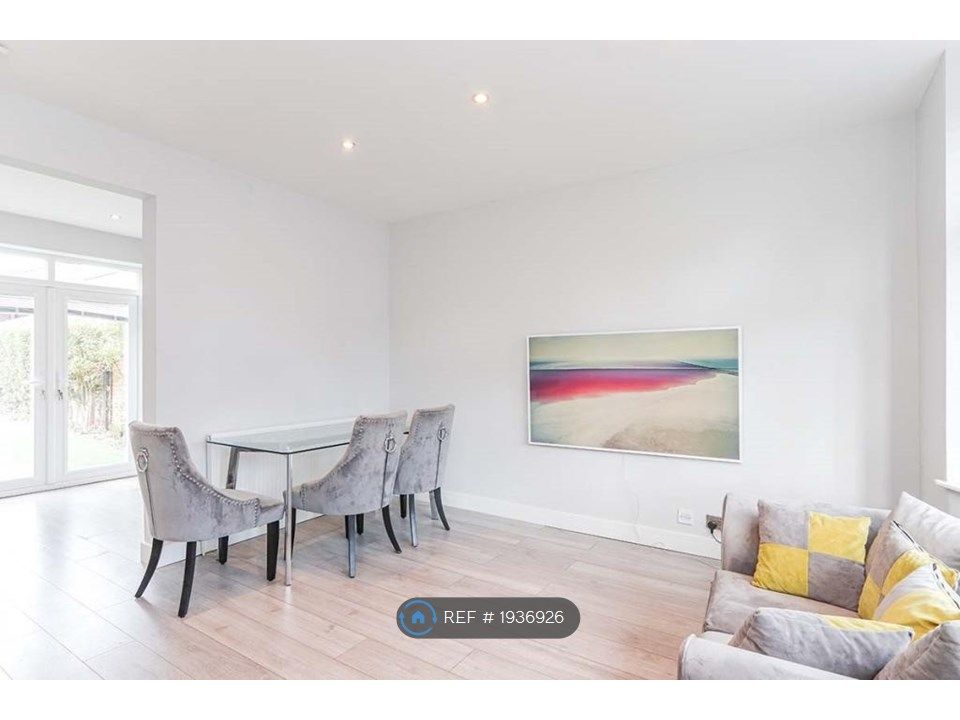 3 bed semidetached house to rent in Thorpe House Rise, Sheffield S8, £