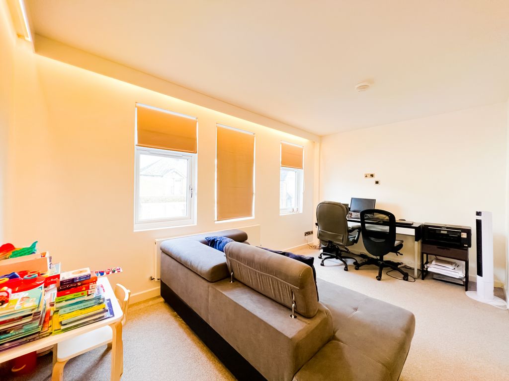 2 bed flat for sale in Byron Road, Harrow, Middlesex HA3, £350,000 Zoopla