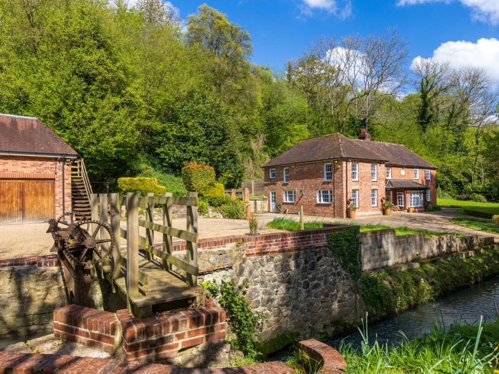 5 bed detached house to rent in Basted Mill, Basted Lane, Borough Green