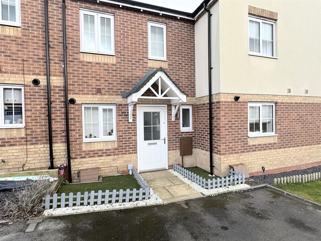 2 bed town house for sale in Oakway Drive, Woodville, Swadlincote DE11