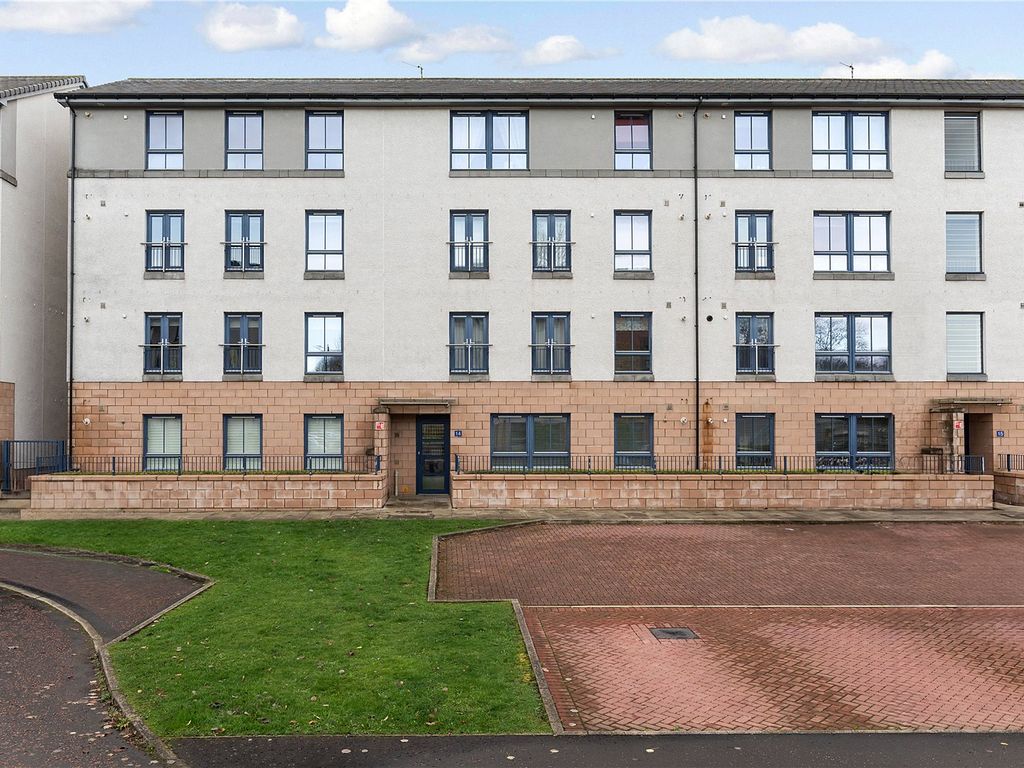 2 bed flat for sale in Oatlands Square, Oatlands, Glasgow G5, £165,000