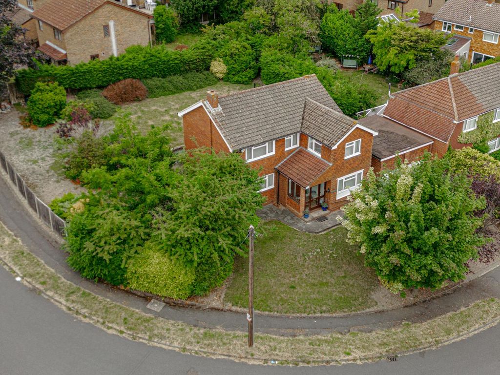 4 bed detached house for sale in Aston Way, Epsom KT18, £850,000 Zoopla
