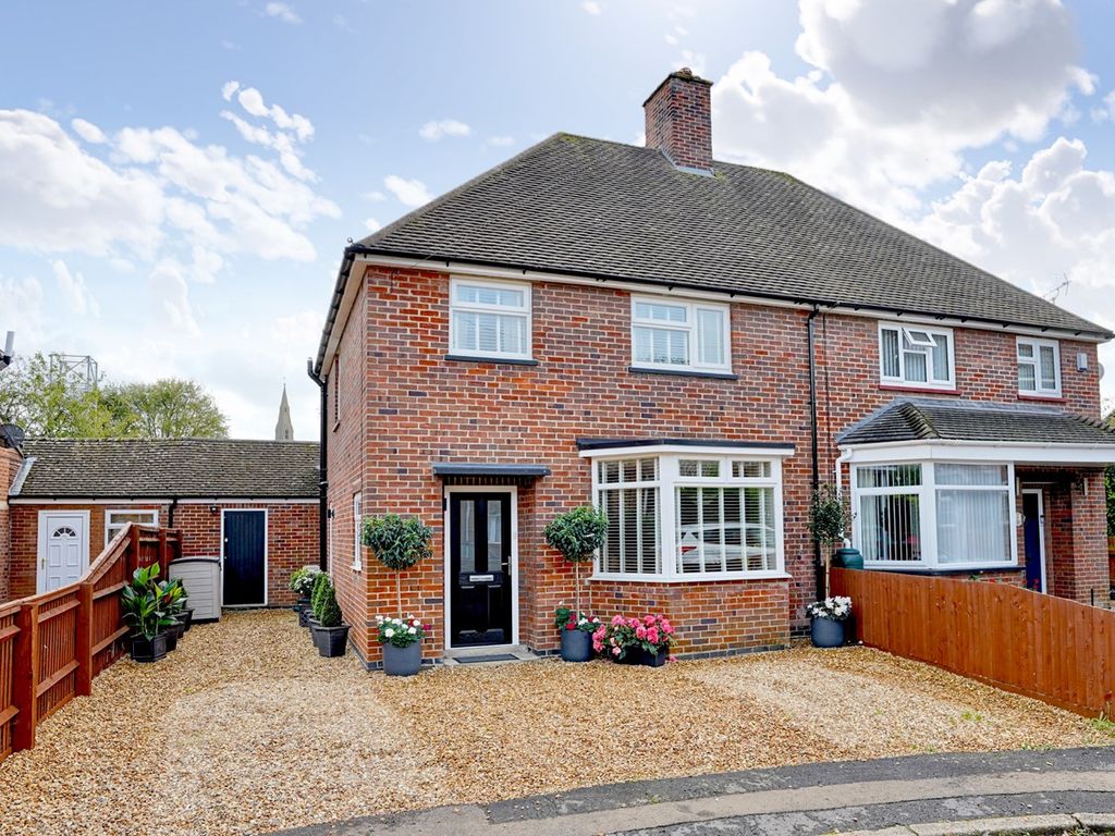 3 bed semidetached house for sale in Tollfield, Kimbolton, Huntingdon