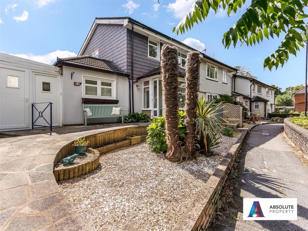4 bed property for sale in Lonsdale Drive, Enfield EN2, £649,995 Zoopla