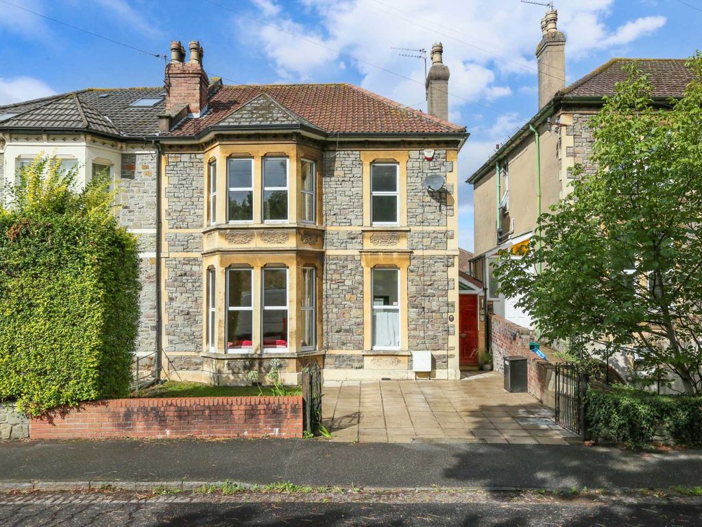 5 bed semidetached house to rent in Effingham Road, St Andrews BS6, £
