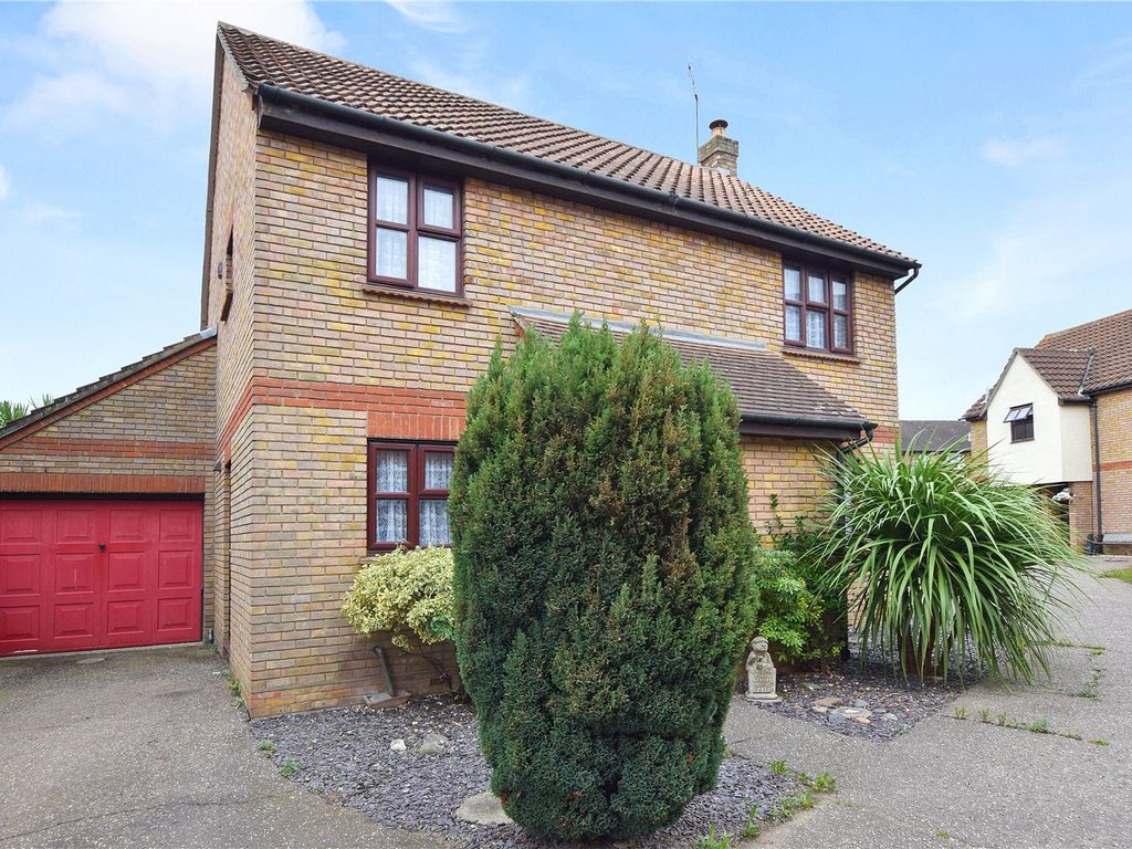 4 bed detached house for sale in Great Smials, South Woodham Ferrers