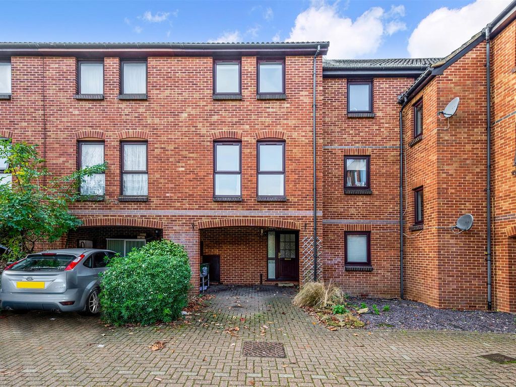 3 bed terraced house for sale in Farriers Road, Epsom KT17 Zoopla