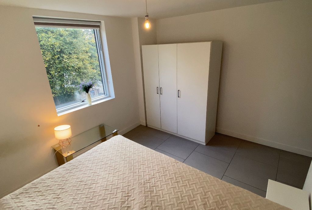Room to rent in St. Rule Street, London SW8, £1,350 pcm Zoopla