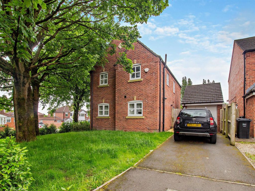 4 bed detached house for sale in Radcliffe Road, Bury BL9, £350,000