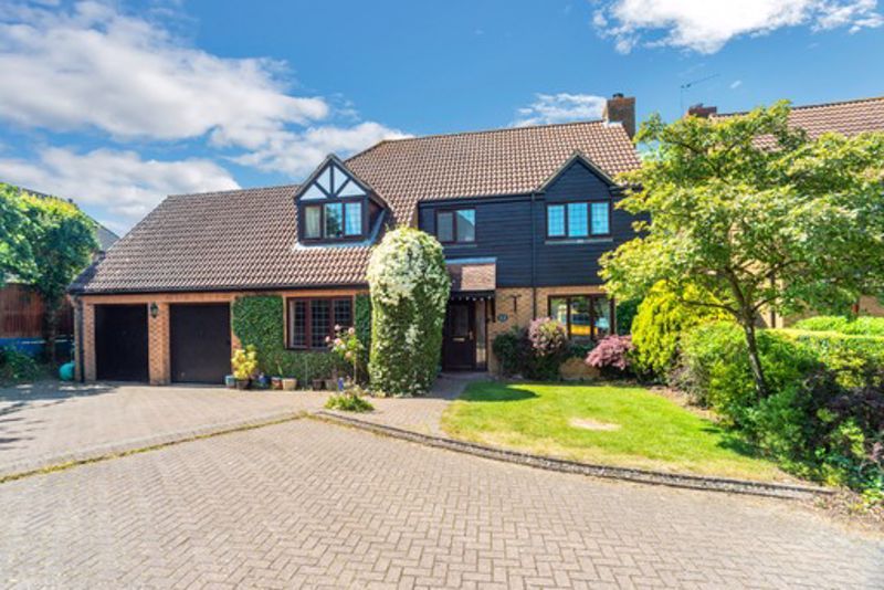4 bed detached house for sale in Little Meadow, Loughton, Milton Keynes