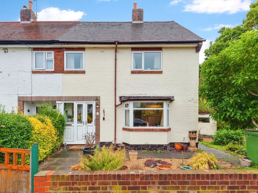 3 bed end terrace house for sale in Beech Close, Alderley Edge
