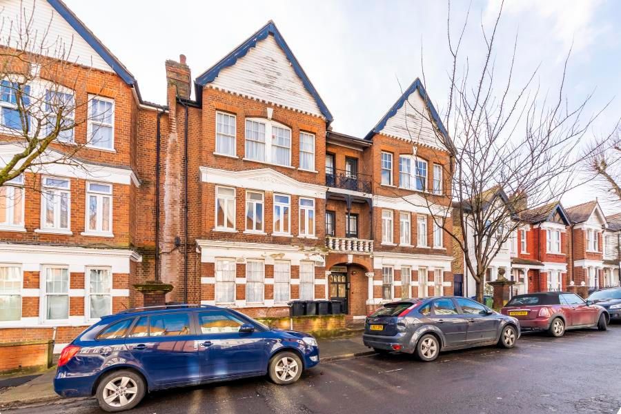 3 bed flat to rent in Shalimar Gardens, London W3, £2,000 pcm Zoopla