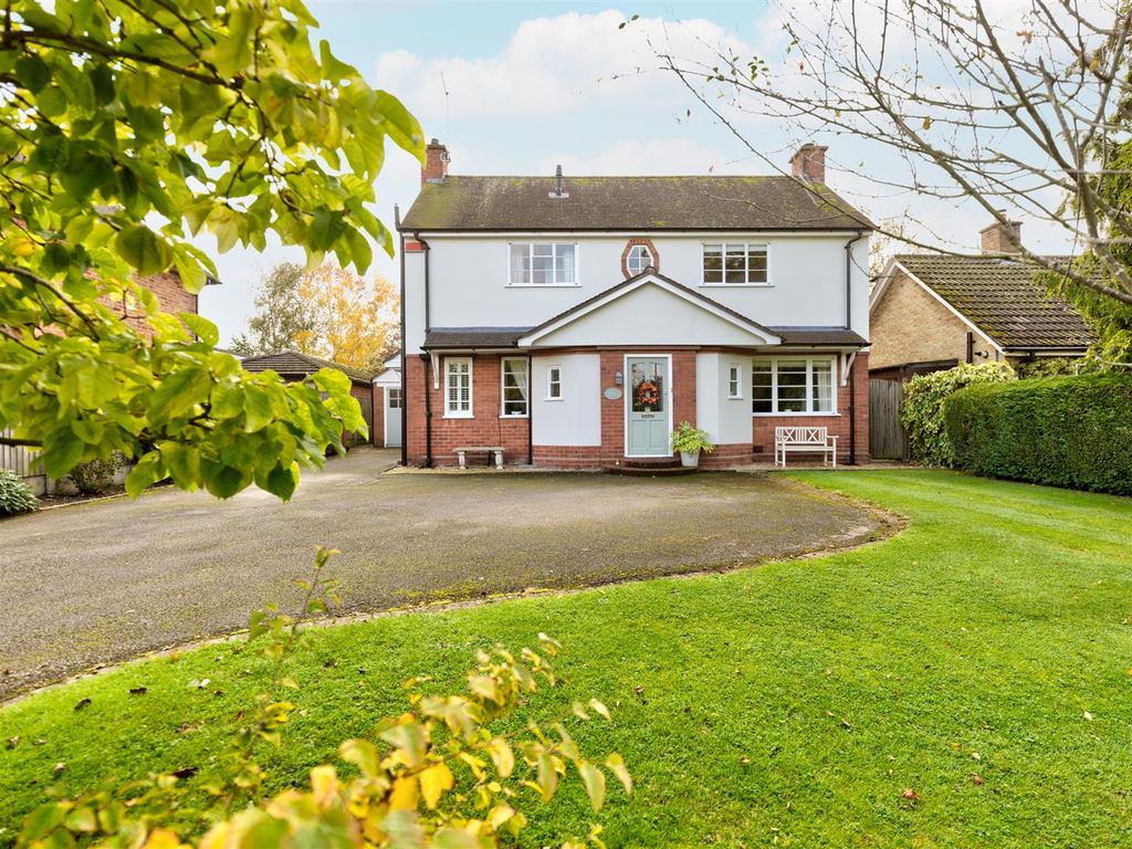 4 bed detached house for sale in Parkfield Drive, Nantwich, Cheshire
