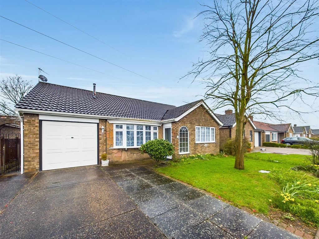 3 bed detached bungalow for sale in Exmoor Close, North Hykeham