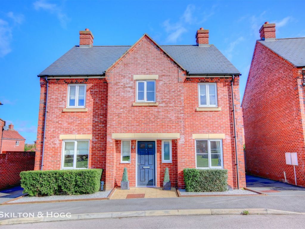 4 bed detached house for sale in Weston Hall Lane, Daventry NN11, £