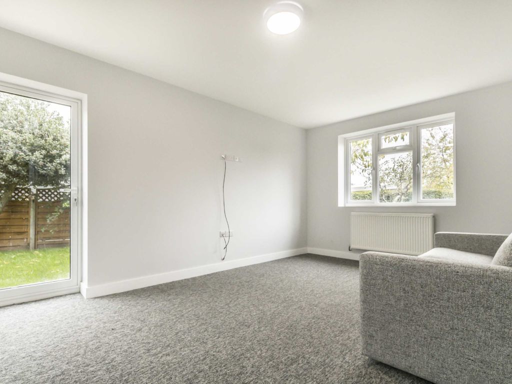 Studio to rent in Main Street, Feltham TW13, £1,300 pcm Zoopla