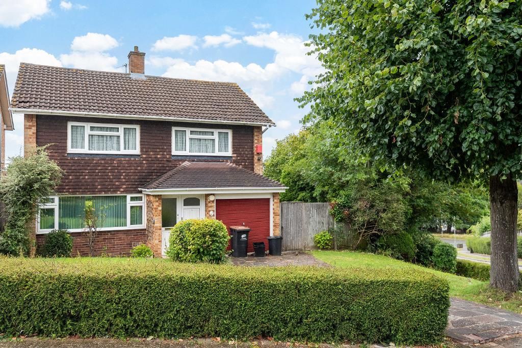 3 bed detached house for sale in Linden Close, Orpington, Kent BR6, £