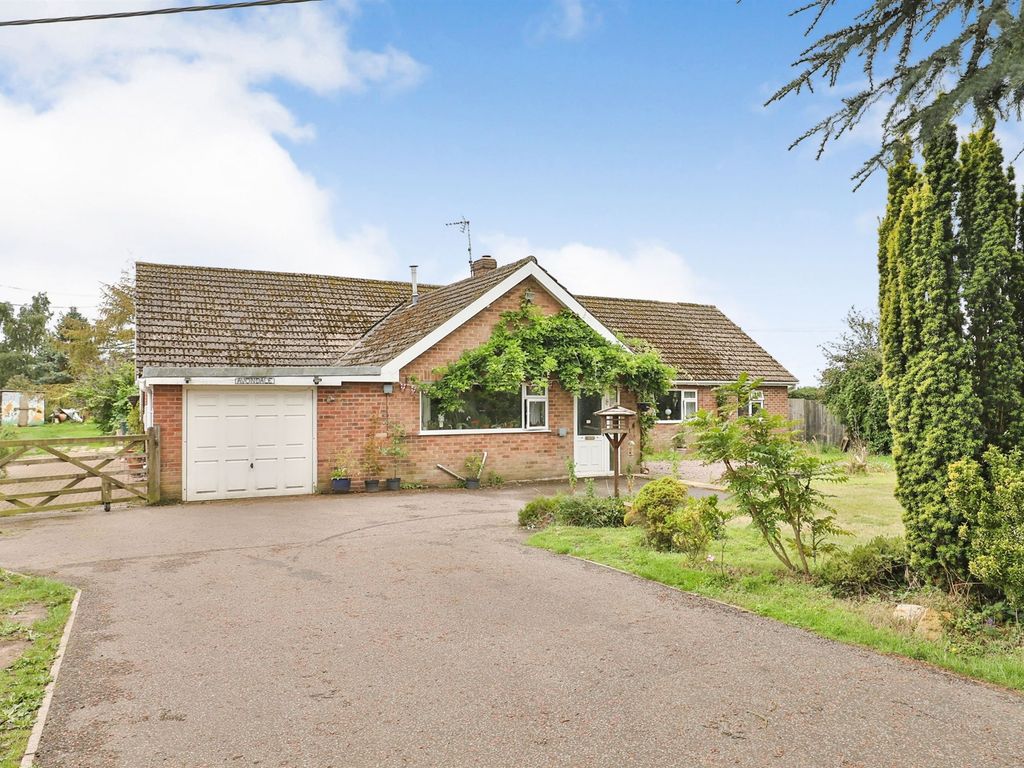 3 bed detached bungalow for sale in Little Snoring Road, Kettlestone