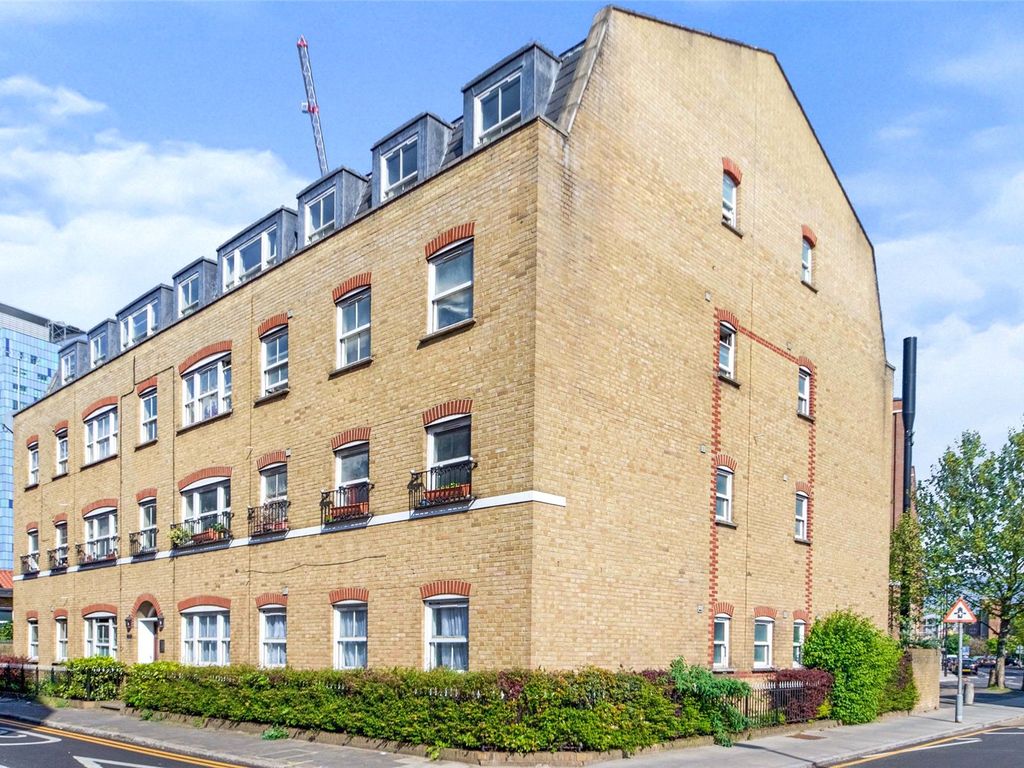 Churchill Place Newark St E1