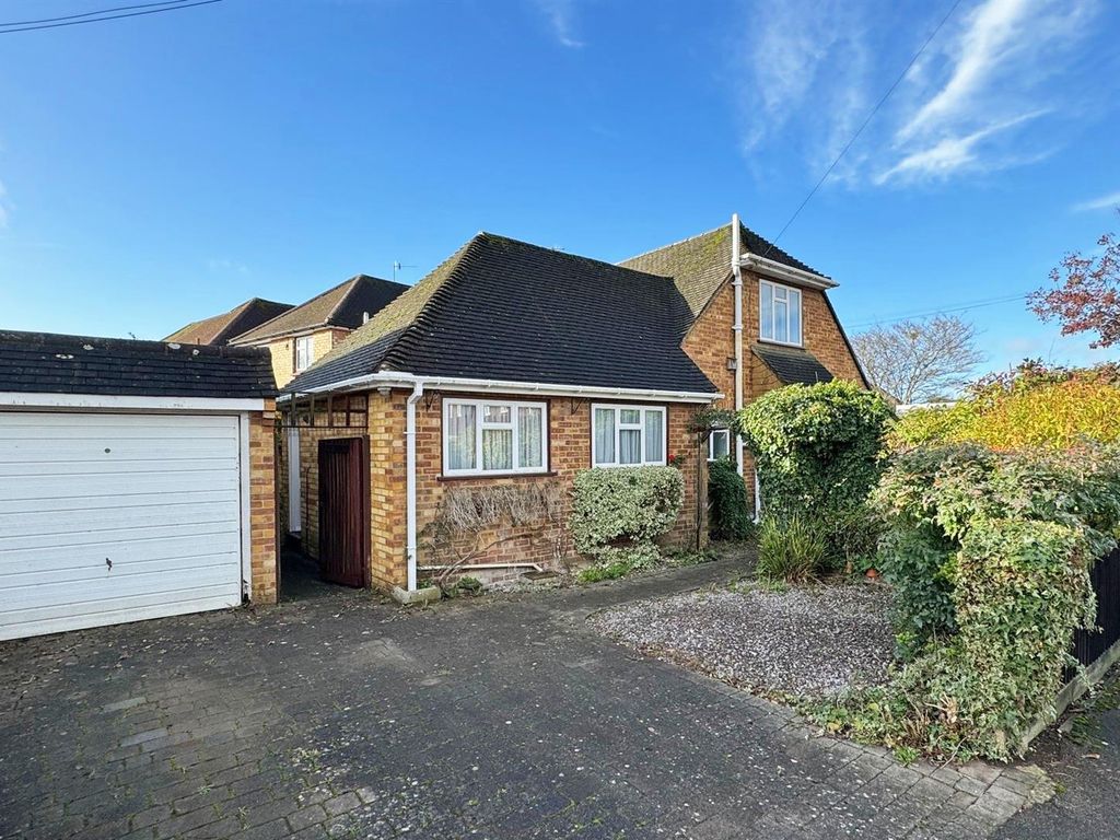 3 bed chalet for sale in Furze Lane, Godalming GU7, £500,000 Zoopla