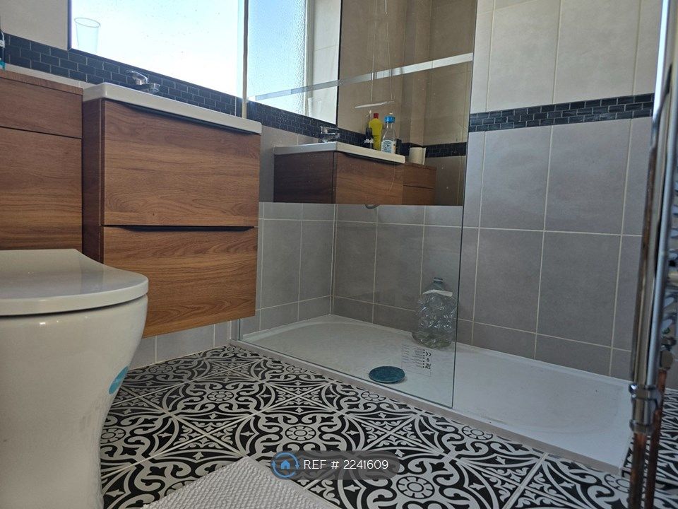 2 bed terraced house to rent in Pembury Avenue, Worcester Park KT4, £