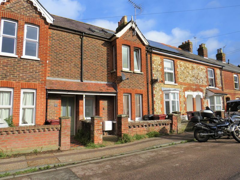 Room to rent in Cleveland Road, Chichester PO19, £595 pcm Zoopla