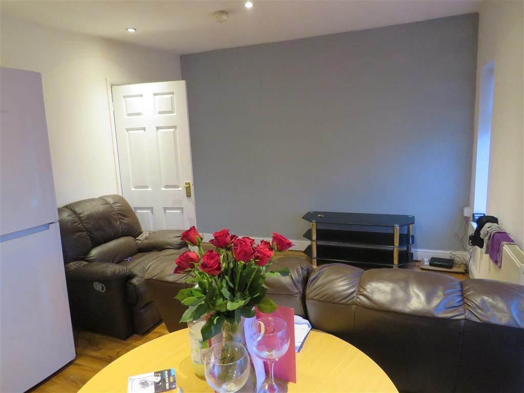 2 bed flat for sale in Montague Street, Rushden NN10 Zoopla