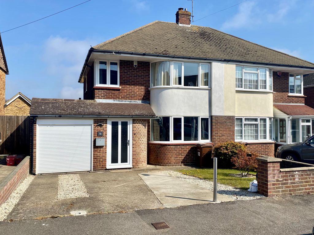 3 bed semidetached house to rent in Leyton Avenue, Gillingham ME7 Zoopla