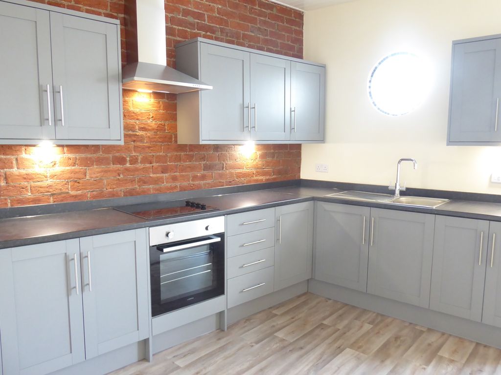 2 bed flat to rent in Bolton Road, Bury BL8 Zoopla
