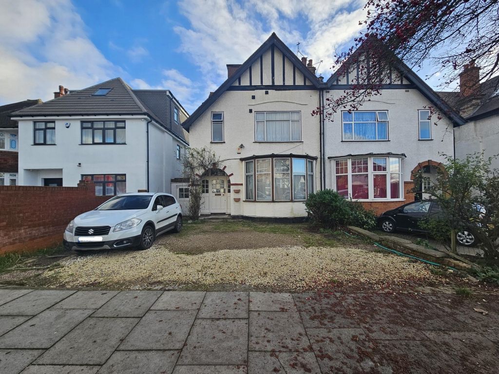 6 bed semidetached house for sale in Woodcroft Avenue, Mill Hill NW7