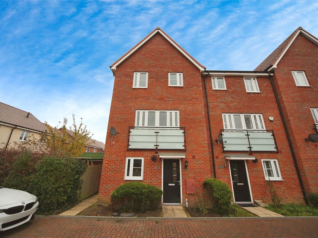 3 bed end terrace house for sale in Wolseley Drive, Dunstable